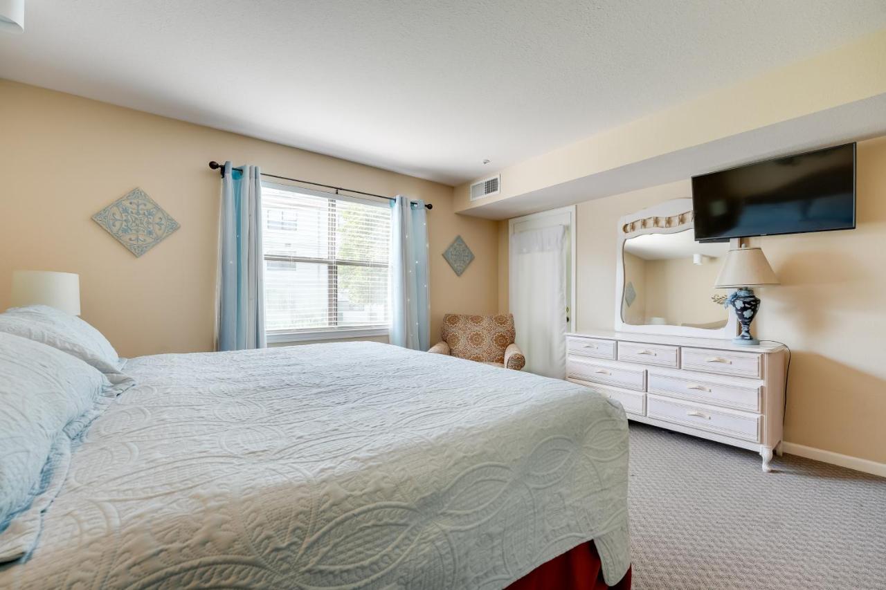 By Taneycomo With Pool! Apartment Branson