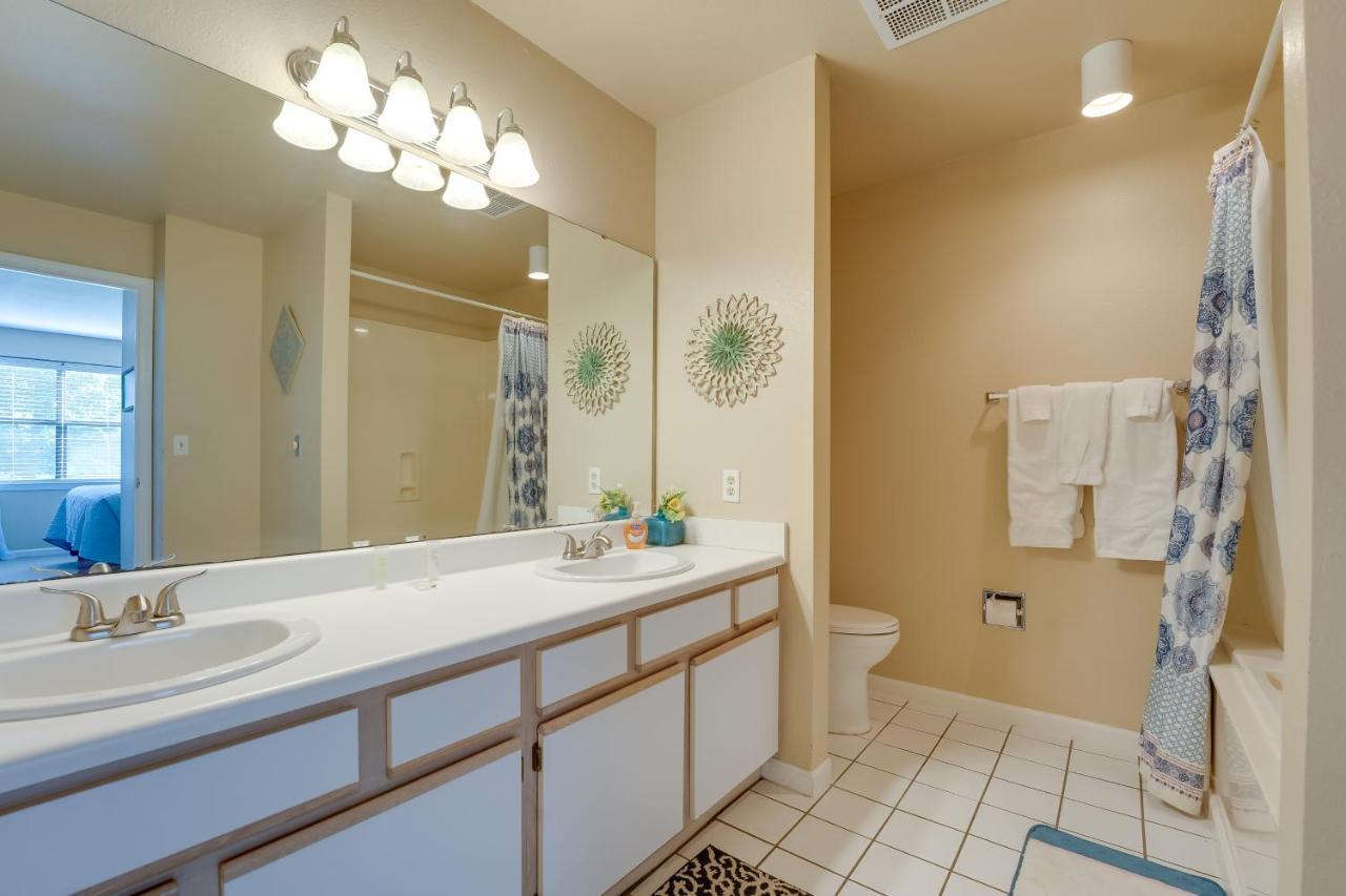 By Taneycomo With Pool! Apartment Branson
