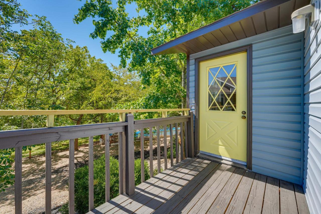 Holiday home Getaway Deck With Pool View And Bbq Grill! *