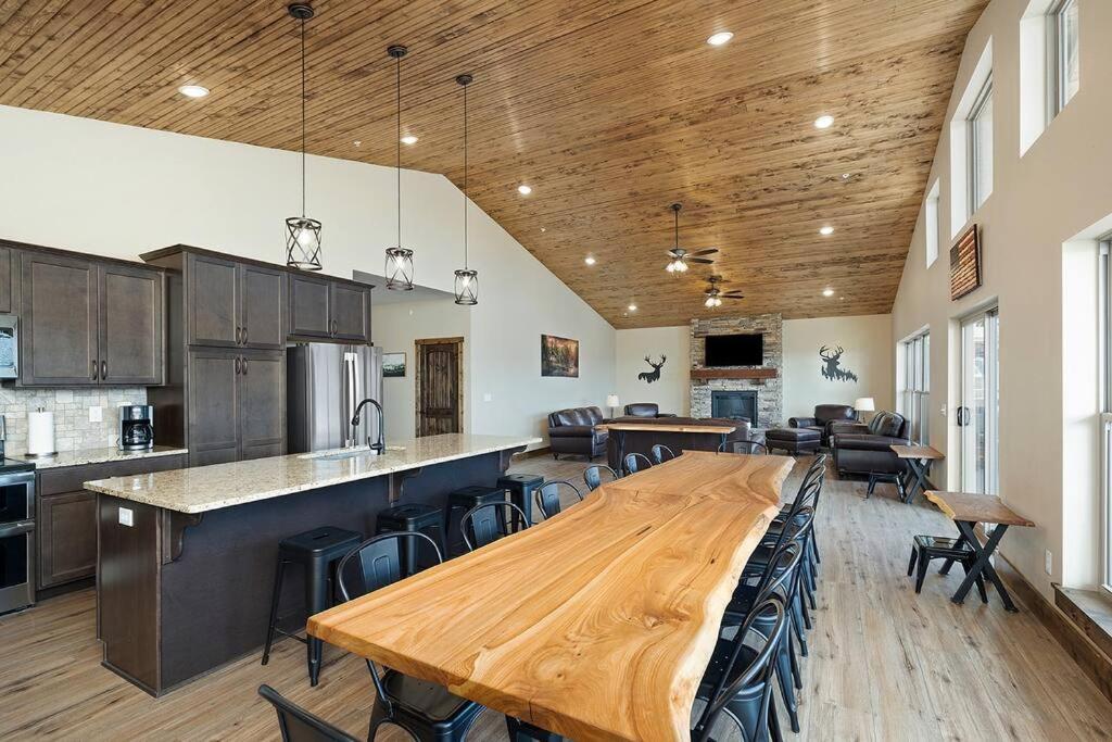Holiday home Spacious Rustic Elm Branson