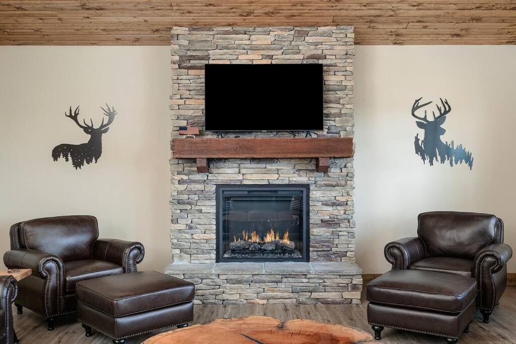 Spacious Rustic Elm *