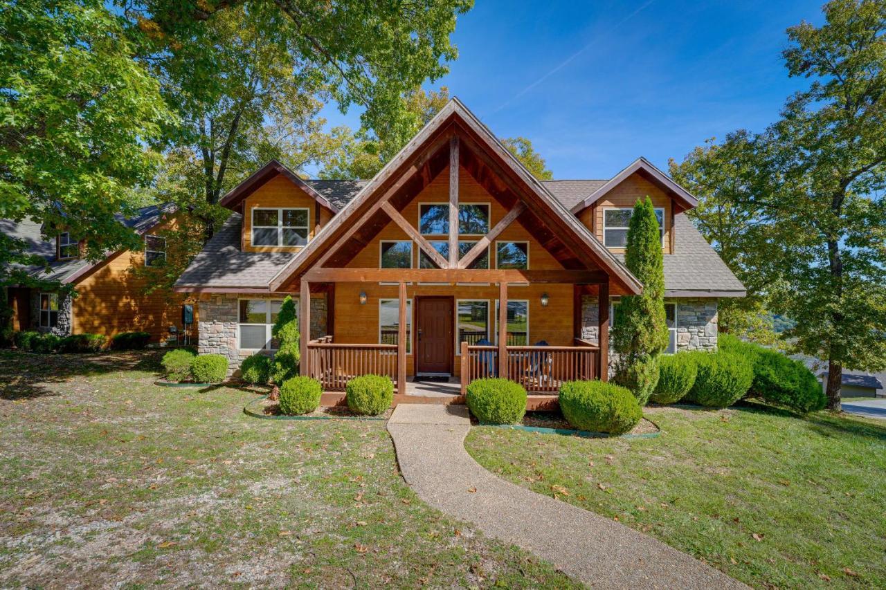 Holiday home Getaway With Indoor And Outdoor Pool Access!