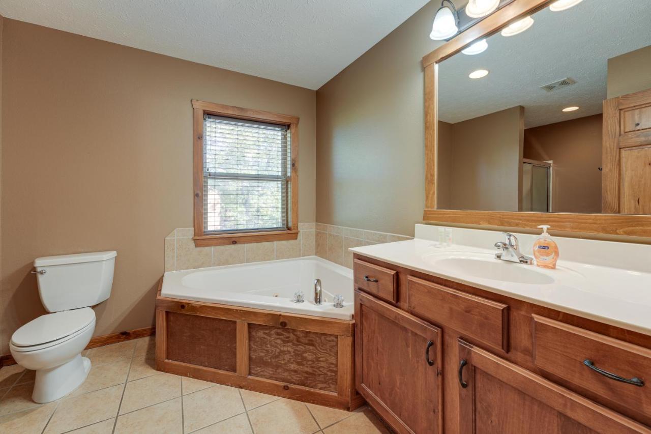 Getaway With Indoor And Outdoor Pool Access! *