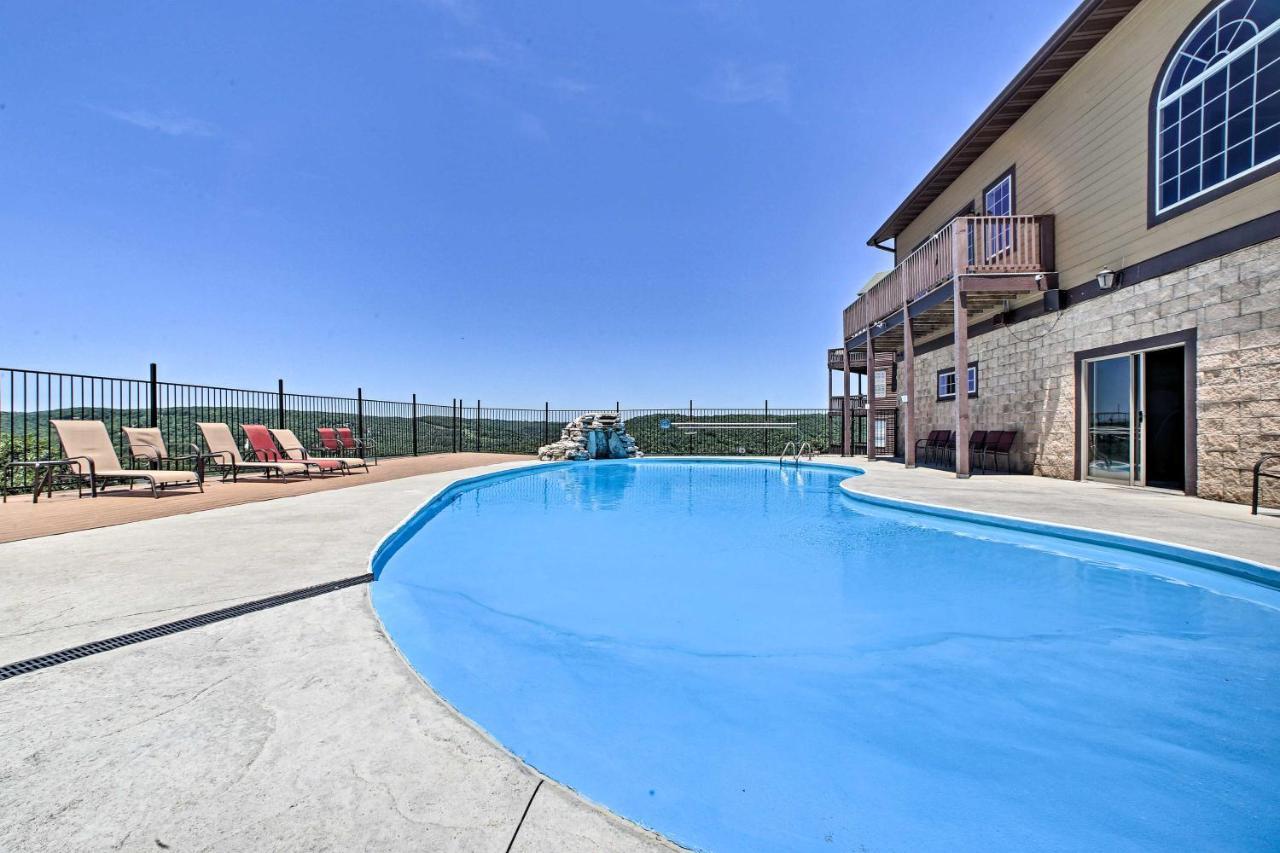 With Pool Near Silver Dollar City! Branson