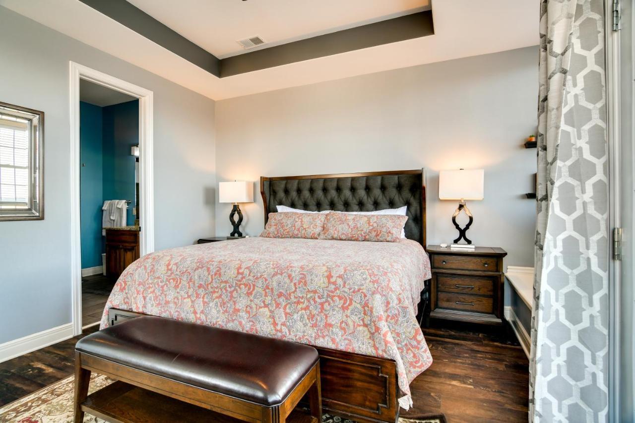 Apartment With Pool Near Silver Dollar City!