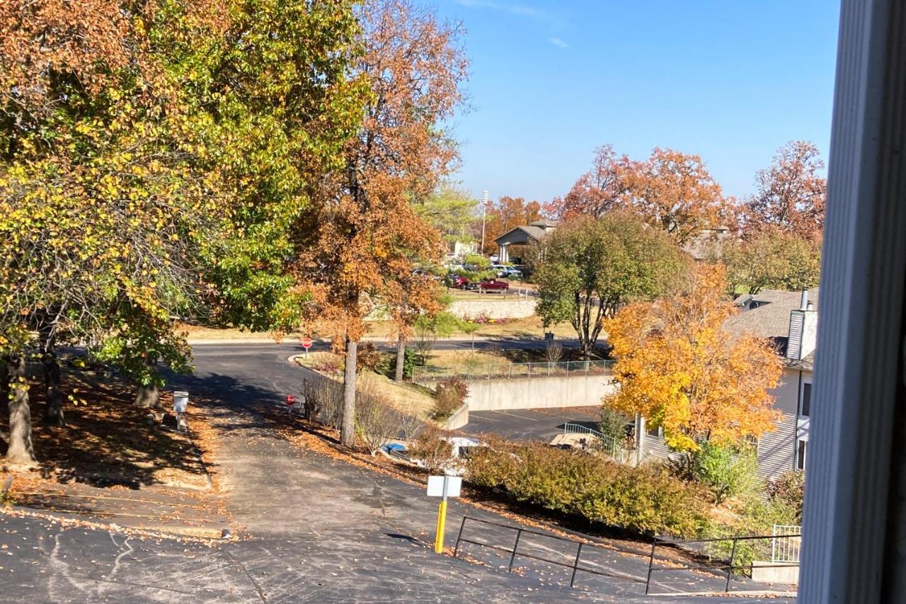 The Bluffs Lakeview * Branson