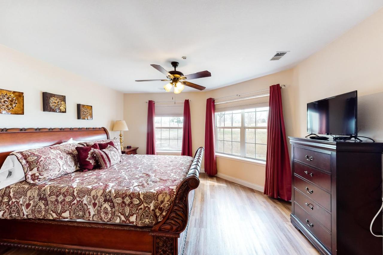 Golf-front At Hills Apartment Branson