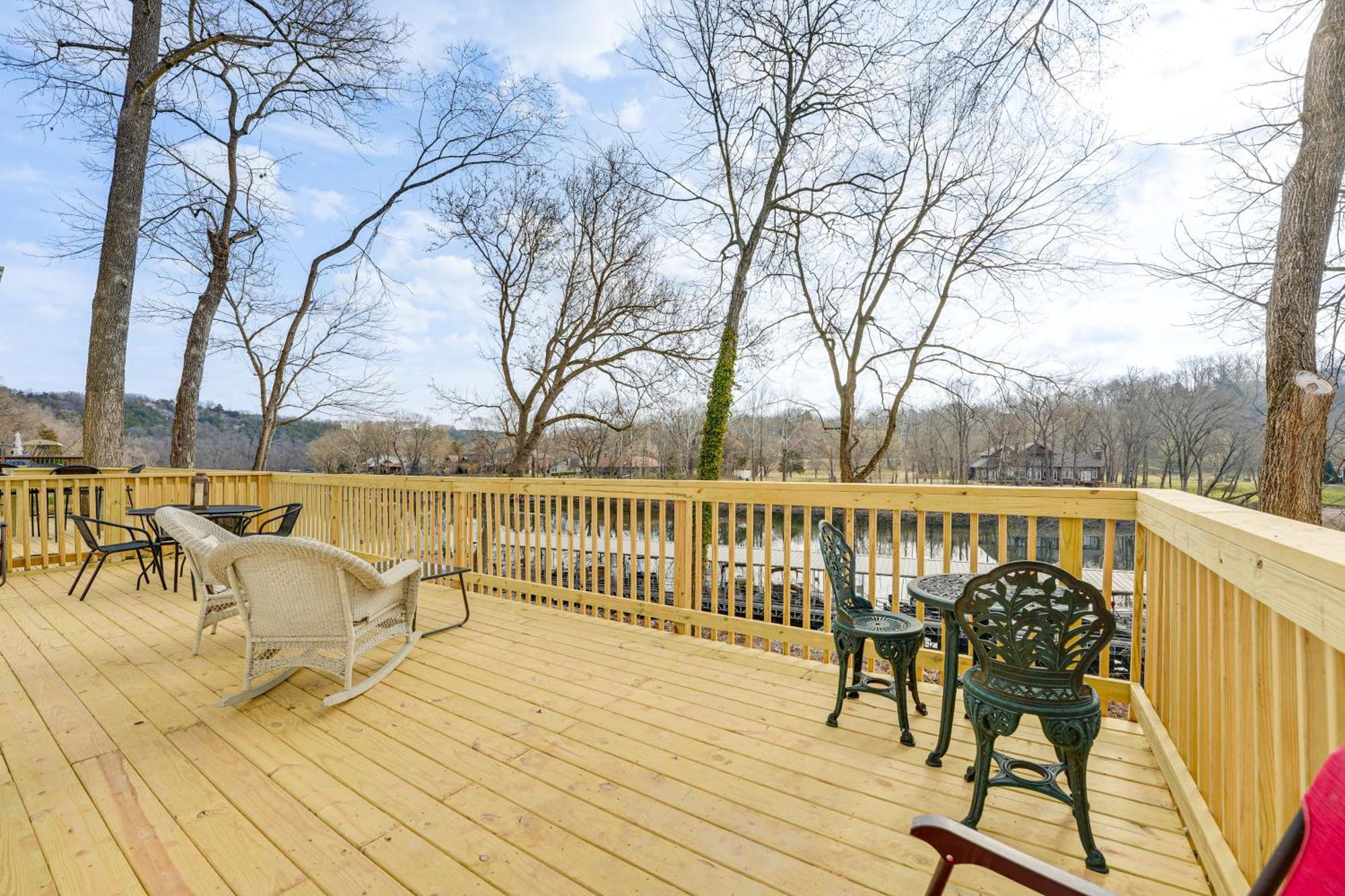 Waterfront Gem With Sunroom Less Than 4 Mi To Beach! Branson