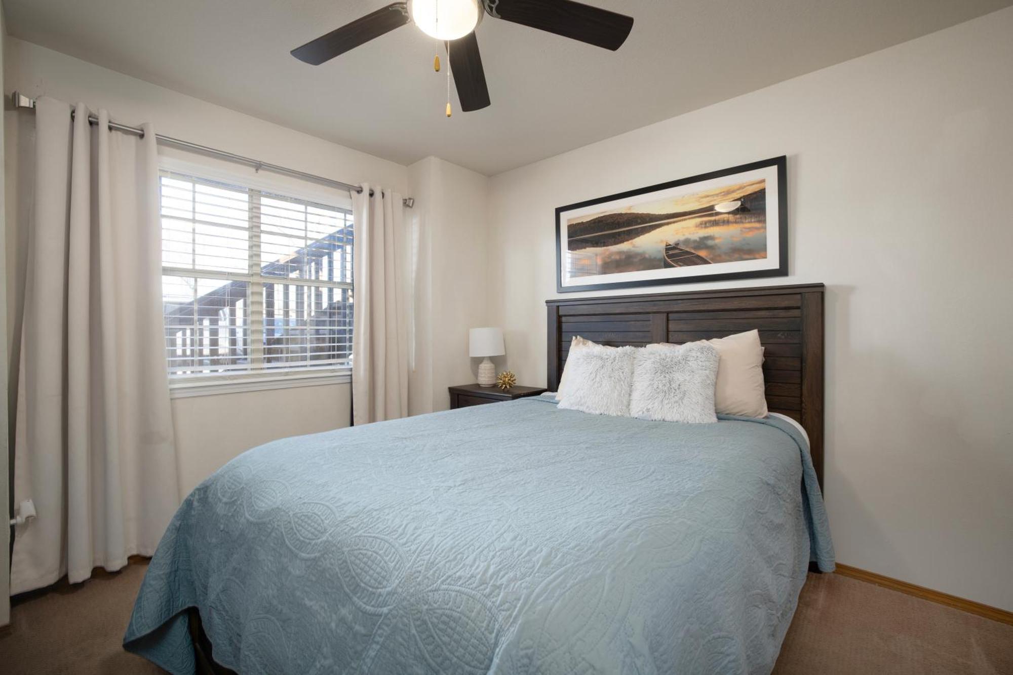 Walk-in, No Stairs Condo, Pets Welcome, 4 Mins To Silver Dollar City, 14 Mins To Ball Park Of America, Amazing Ozark Mountian Views Branson