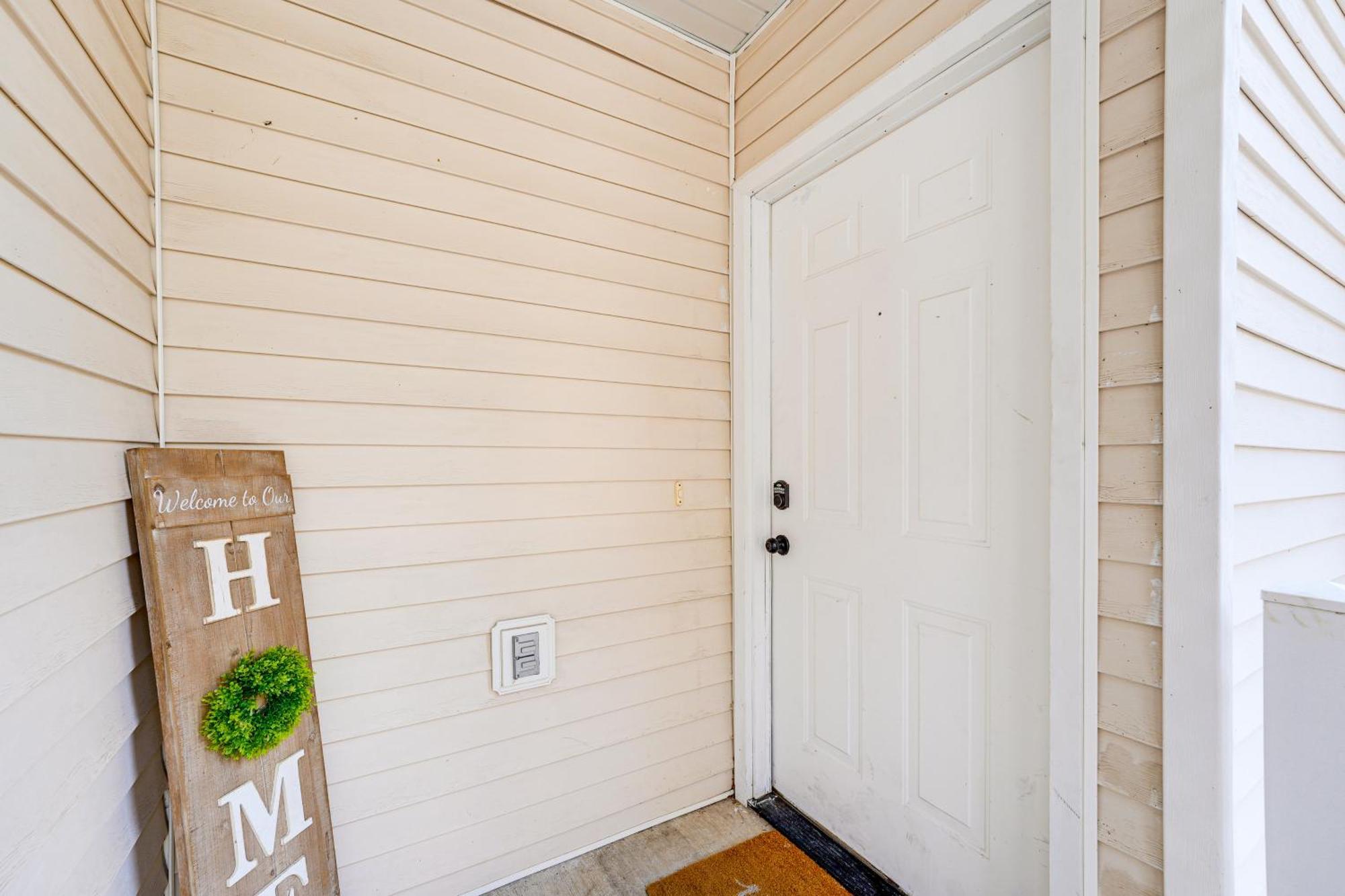 Apartment Waterfront Gem With Sunroom Less Than 4 Mi To Beach! *
