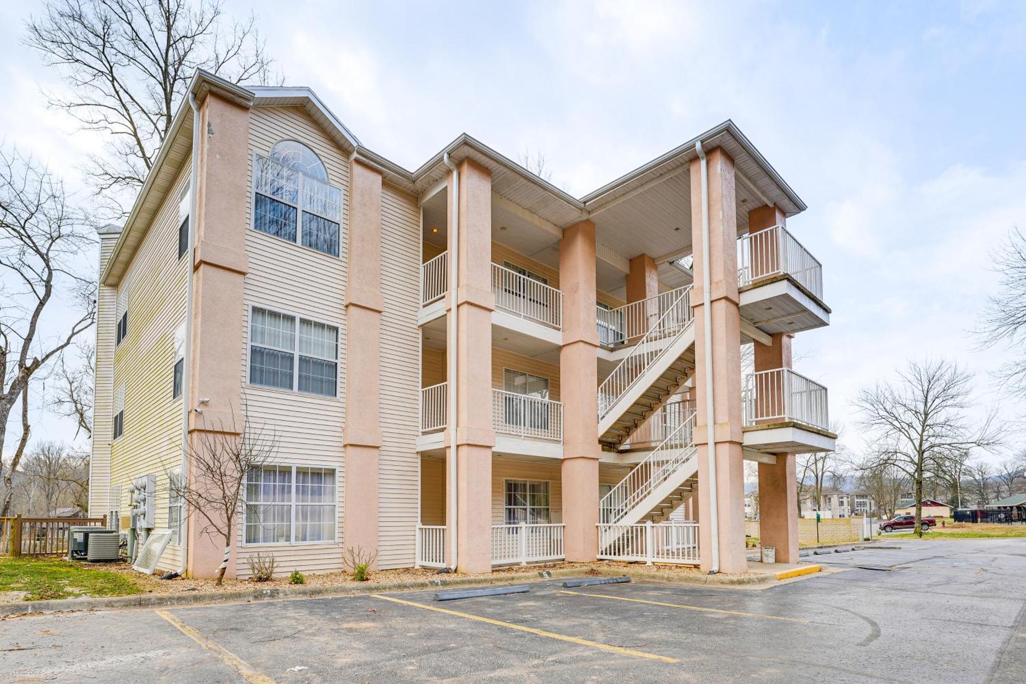 Waterfront Gem With Sunroom Less Than 4 Mi To Beach!