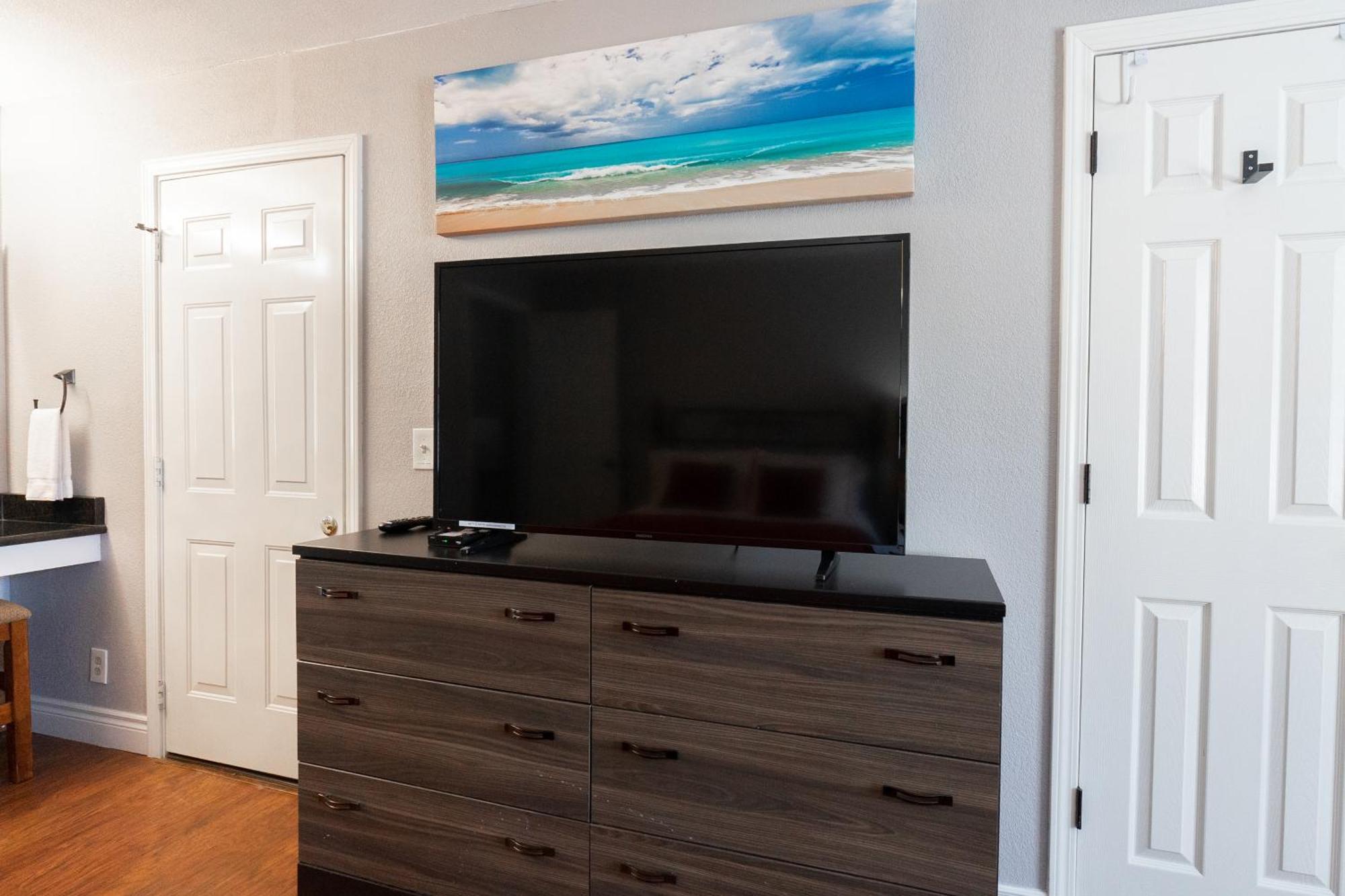 Holiday home 2br Walk-in - Near The 76 Strip - Free Wifi - Pool - Free Tickets Included - Clb-3 *