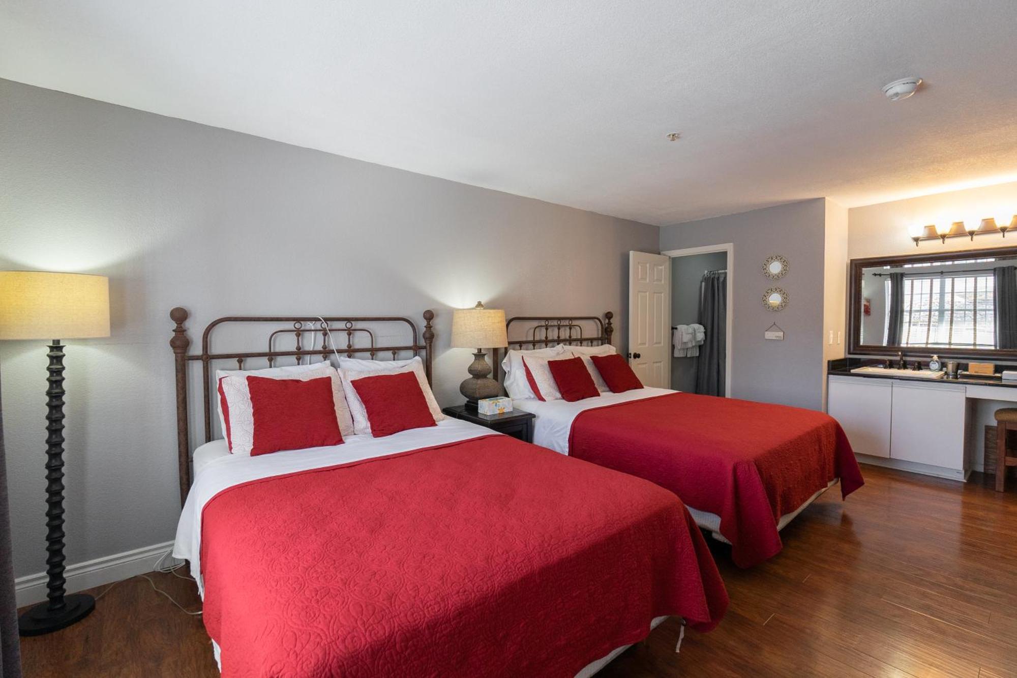 2br Walk-in - Near The 76 Strip - Free Wifi - Pool - Free Tickets Included - Clb-3 Holiday home *