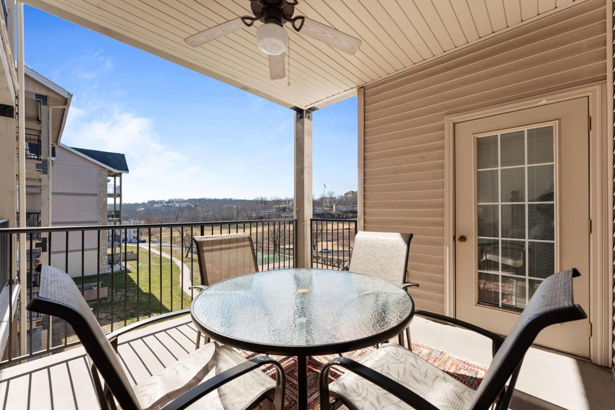 Apartment Thousand Hills Golf View Walkin With Elevator And Close To 76