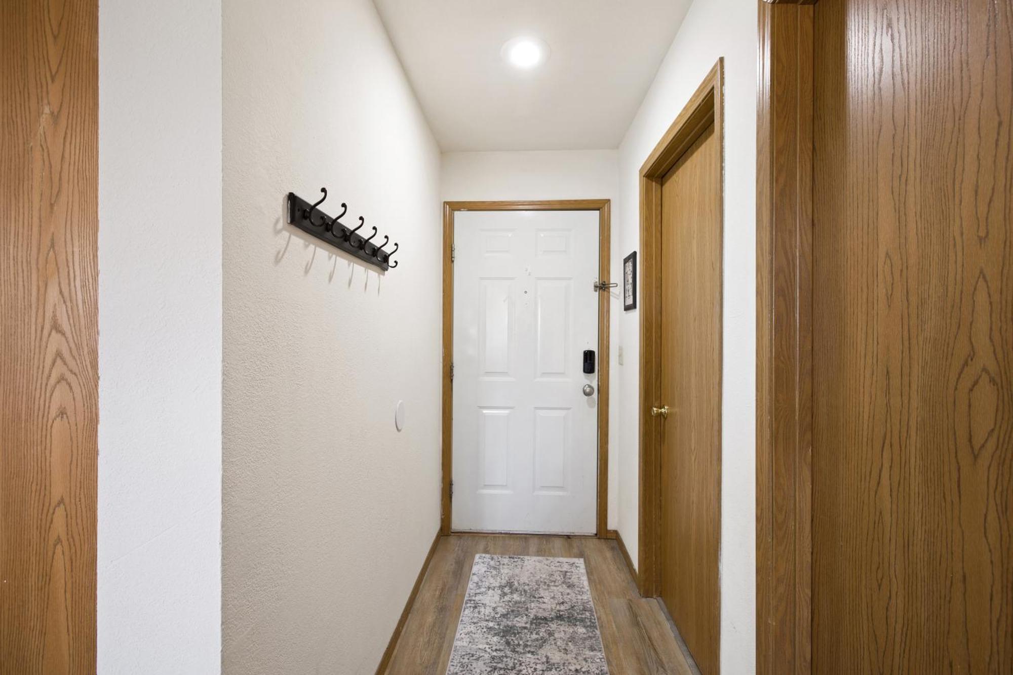 Apartment Walk-in, No Stairs Condo, Pets Welcome, 4 Mins To Silver Dollar City, 14 Mins To Ball Park Of America, Amazing Ozark Mountian Views