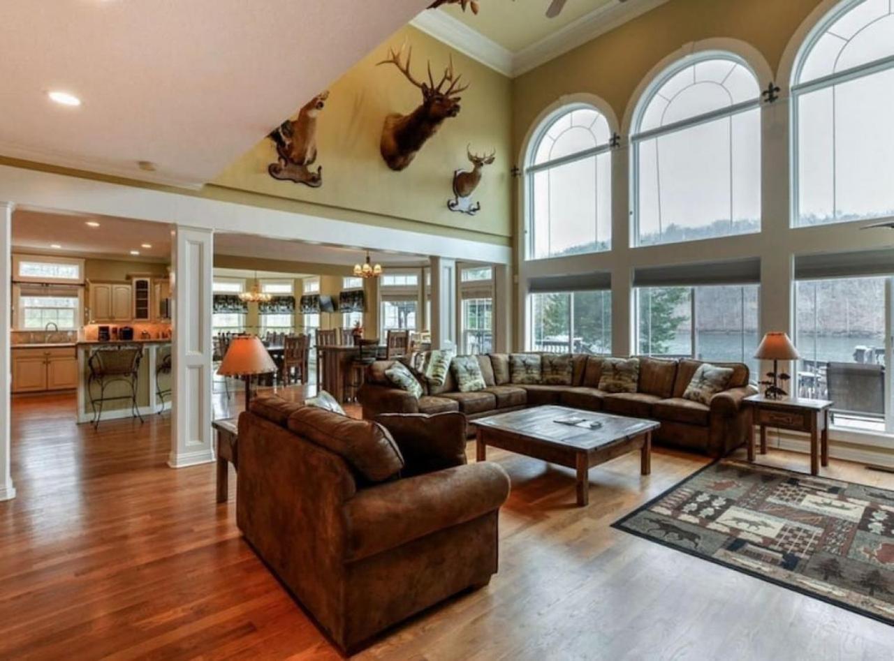 Holiday home Free Attraction Tickets! Trout Fishing! Private Dock! Large Family Gathering