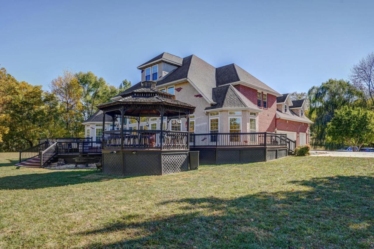 Free Attraction Tickets! Trout Fishing! Private Dock! Large Family Gathering Branson