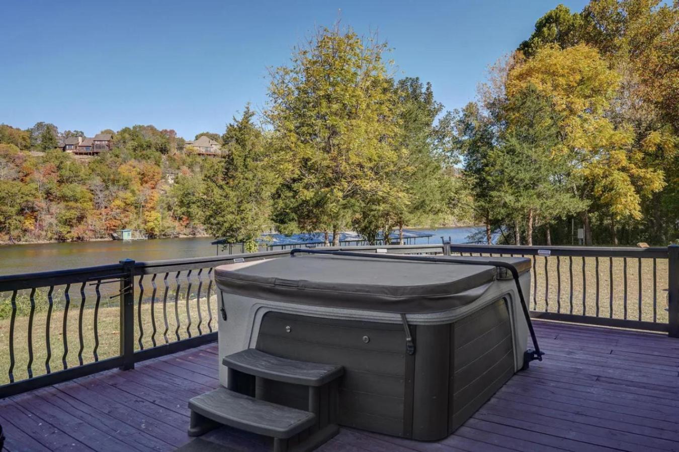 Holiday home Free Attraction Tickets! Trout Fishing! Private Dock! Large Family Gathering Branson