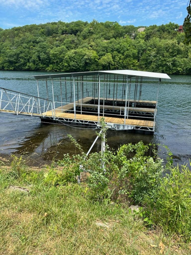 Free Attraction Tickets! Trout Fishing! Private Dock! Large Family Gathering Holiday home