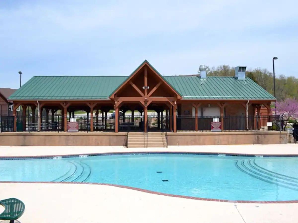 Holiday home Golf On Site - Walk-in Shower - Jetted Tub - Free Attraction Tickets Included Branson