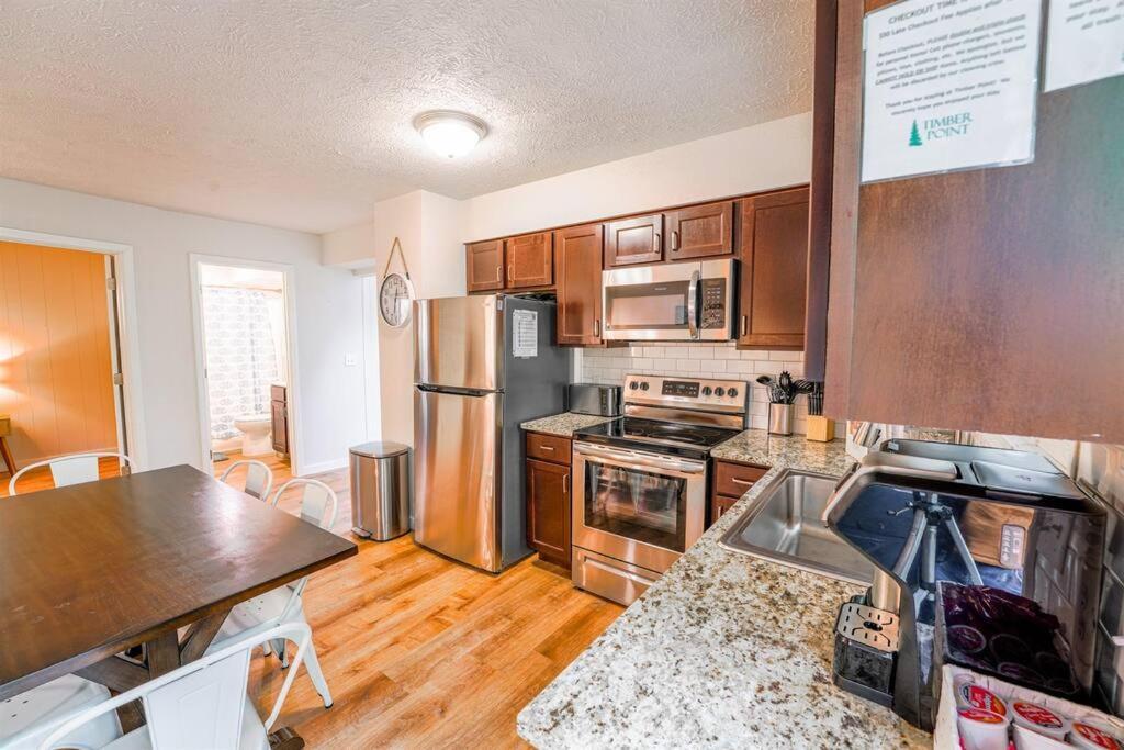 Tribesman Luxury 4 On Table Rock Near Silver Dollar City, *