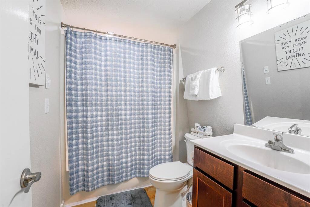 Tribesman Luxury 4 On Table Rock Near Silver Dollar City, *