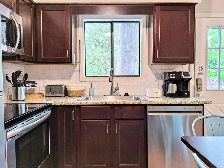 Villa Tribesman # 2 On Table Rock Near Silver Dollar City, *
