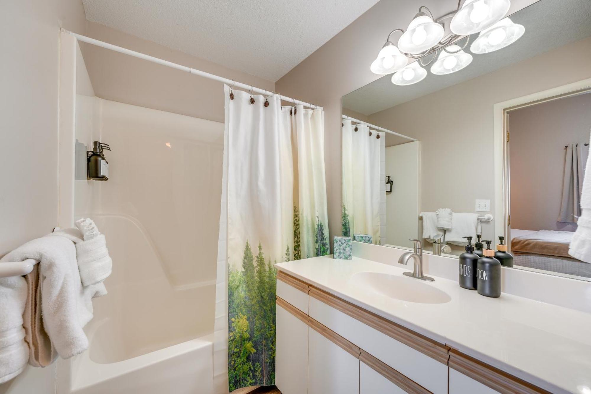 Lovely On-site Golf And Fishing Apartment