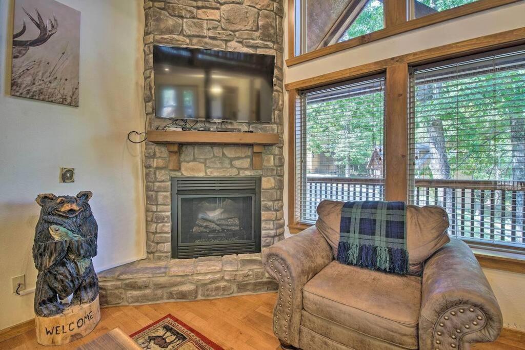 Cozy 'rustic River Lodge' Near Sdc With Pools!
