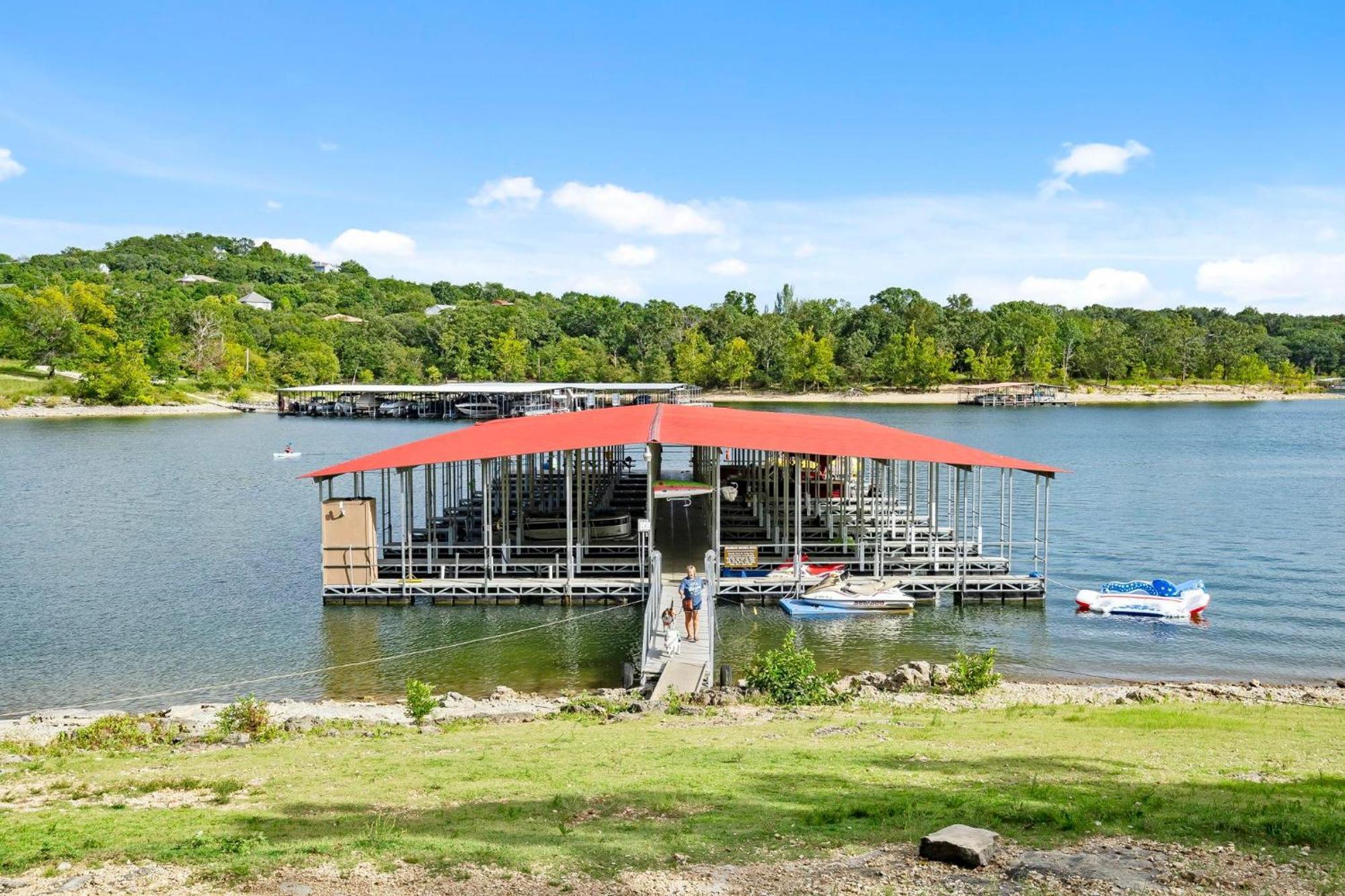 Happiness Within - Lakefront Holiday home *