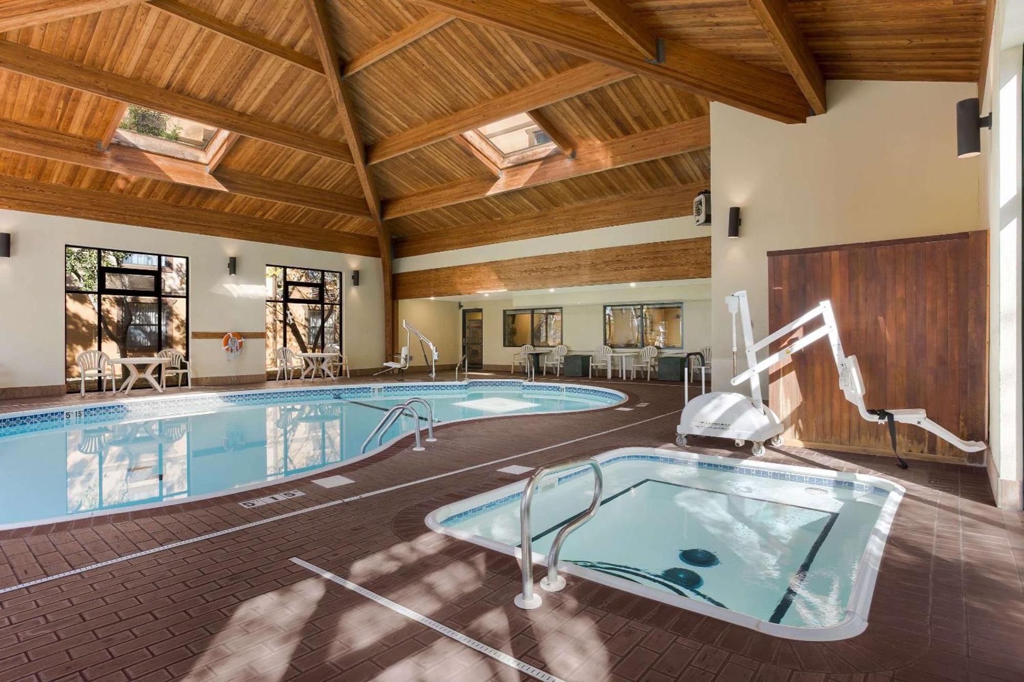Comfort & Meadows Hotel 3*