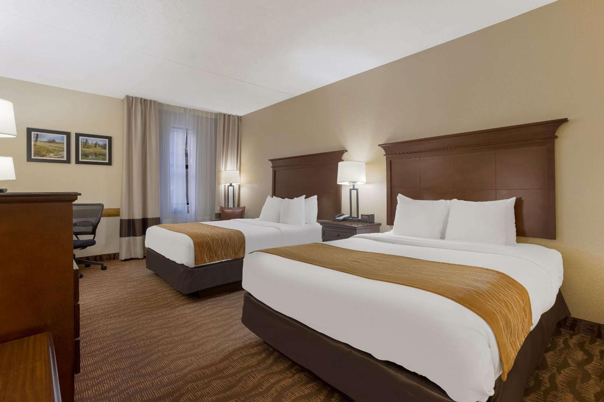 Comfort & Meadows Hotel