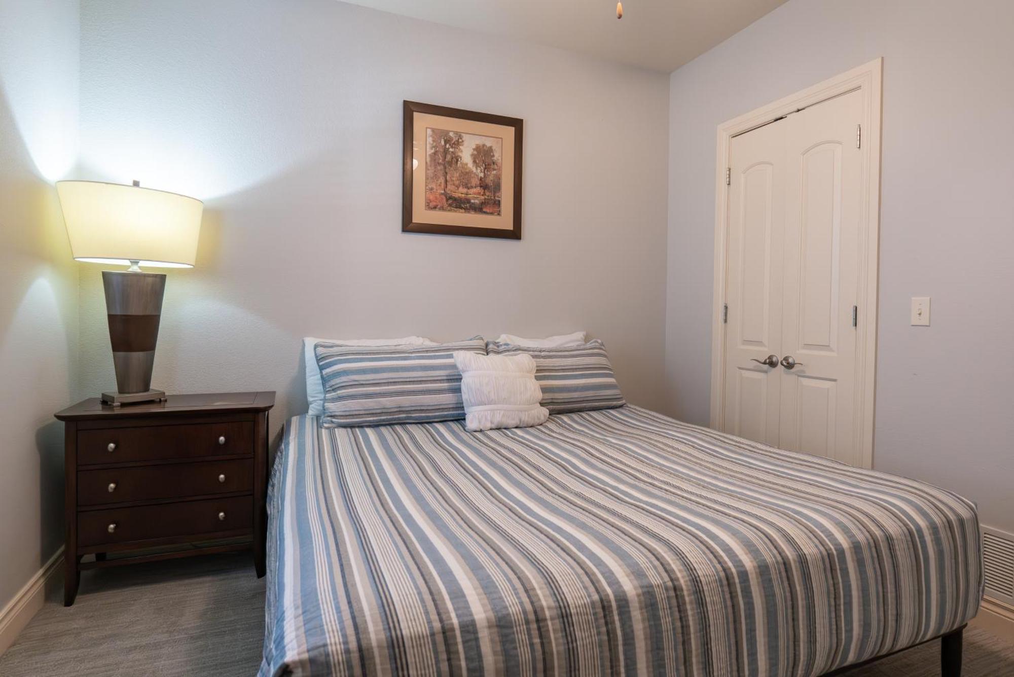 4bd Walk-in - Large Deck - Golf Course - Pool - Free Attraction Tickets Included - V120 Holiday home