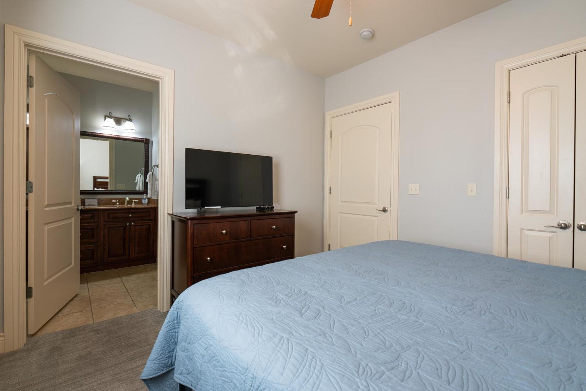 Holiday home 4bd Walk-in - Large Deck - Golf Course - Pool - Free Attraction Tickets Included - V120