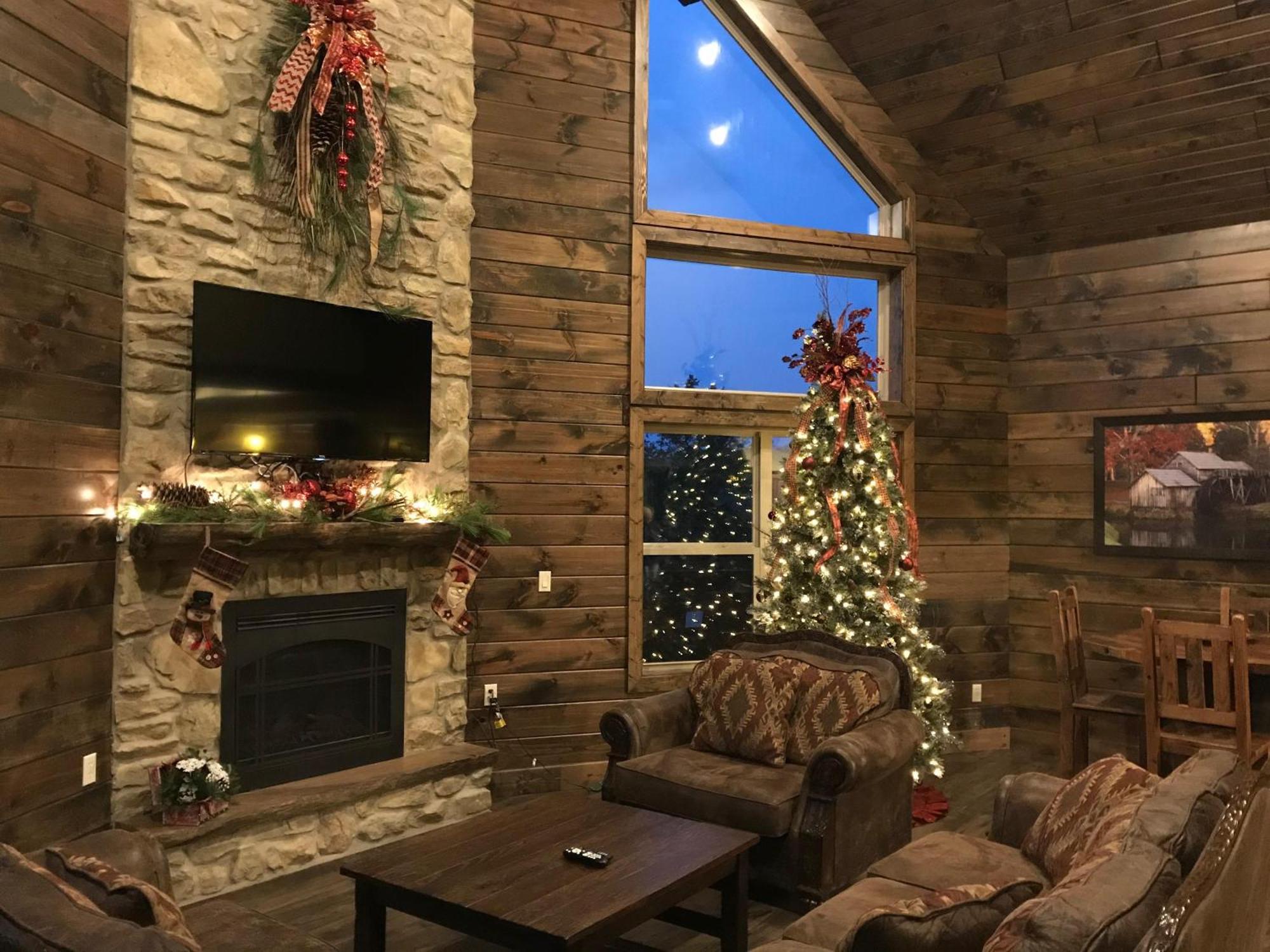 Watermill Cove Lakefront Luxury 2mi To Silver Dollar Huge Pool Dock Holiday home *