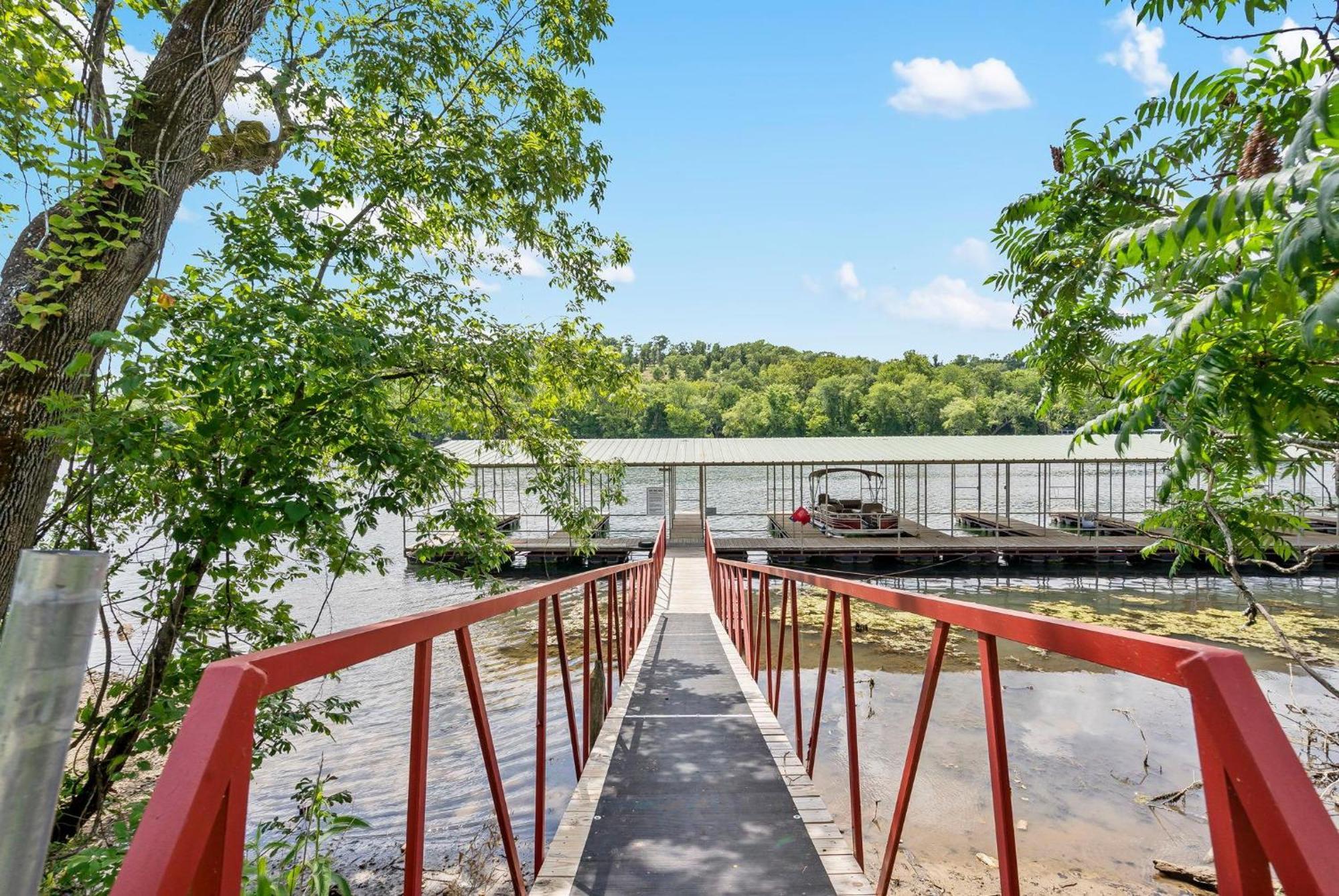 Lakeshore Living * Branson