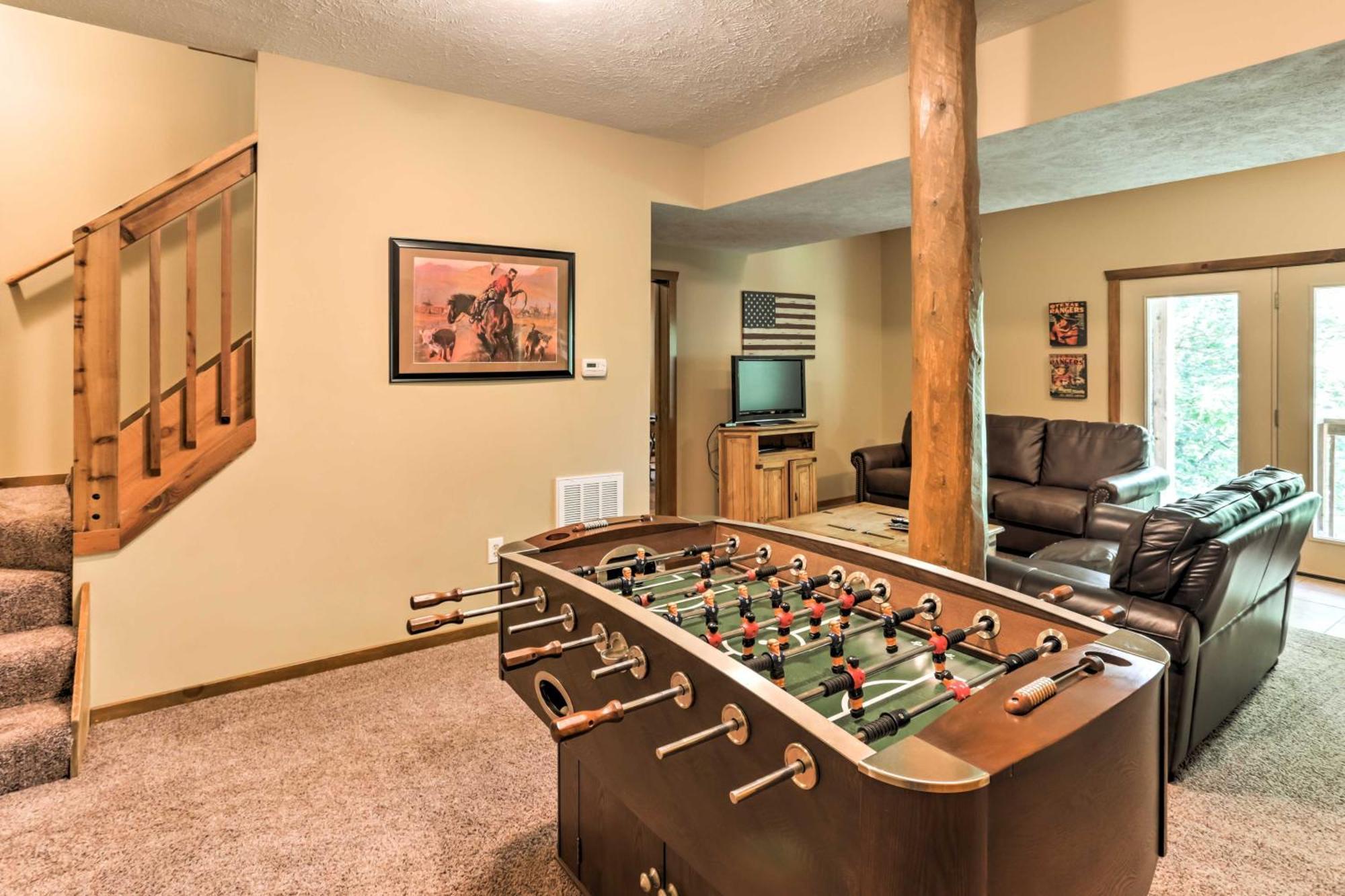 Holiday home With Game Room, Near Silver Dollar Branson