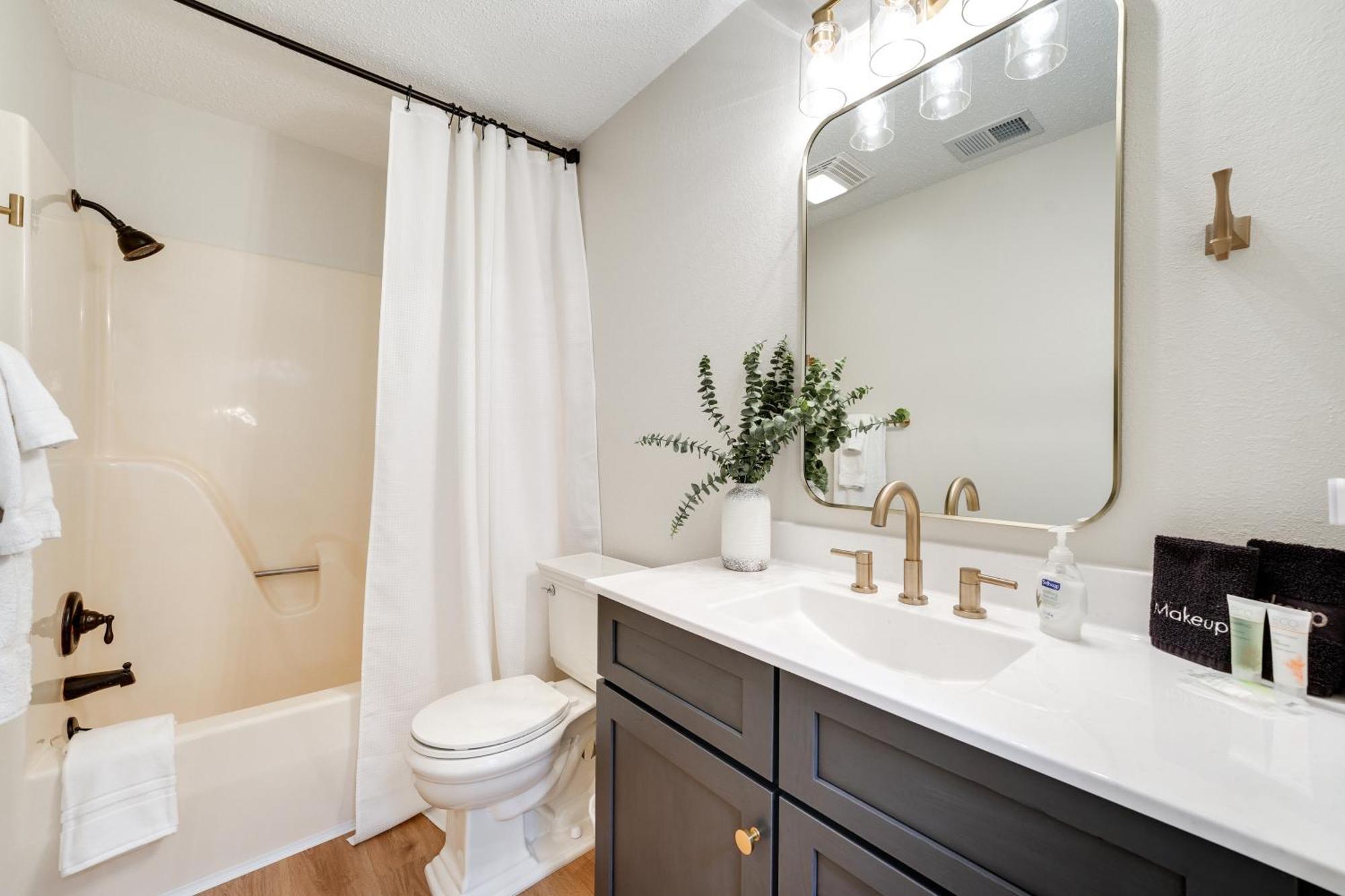 Getaway With Balcony And Amenities! Branson