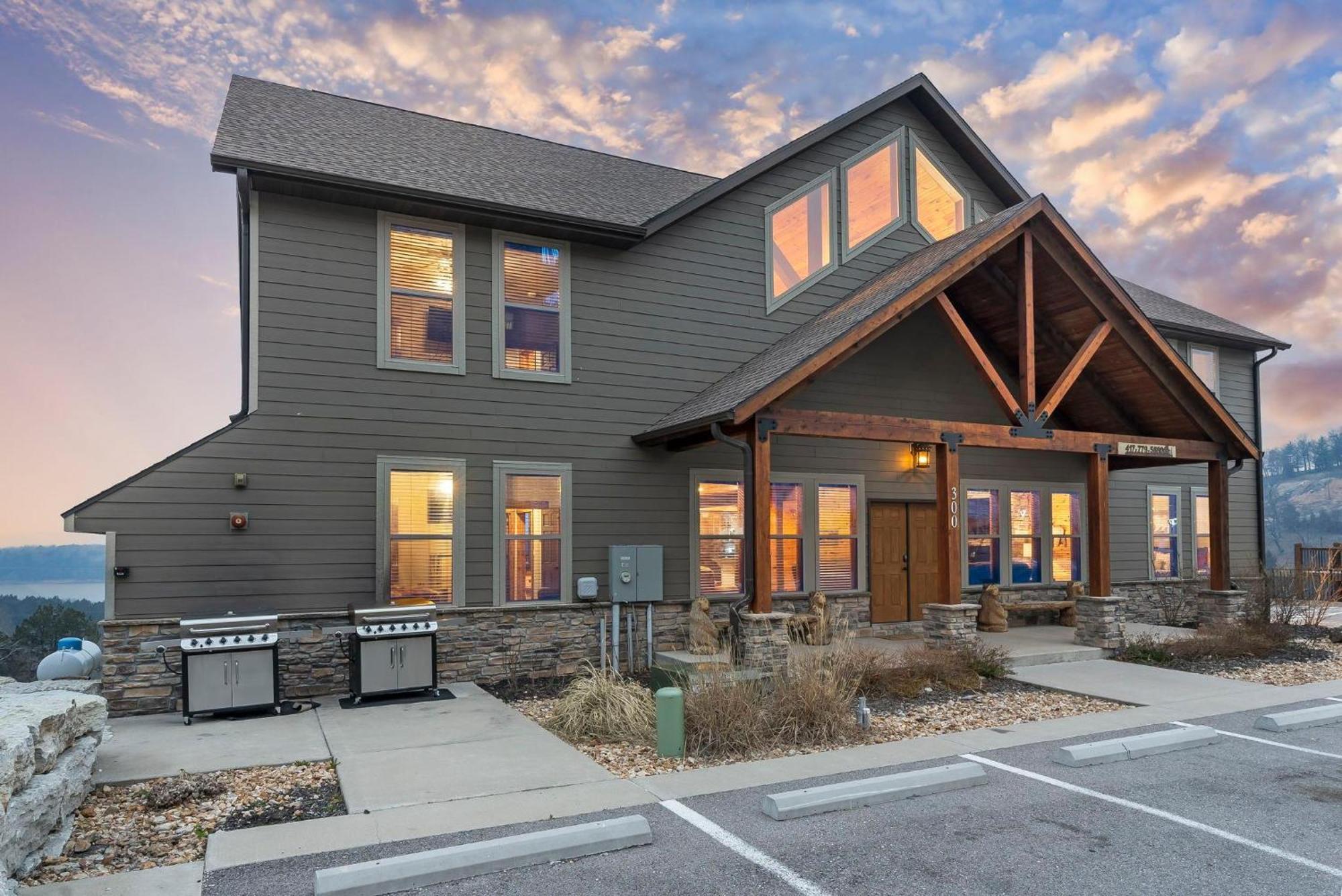 Holiday home Chateau On The Cove Branson