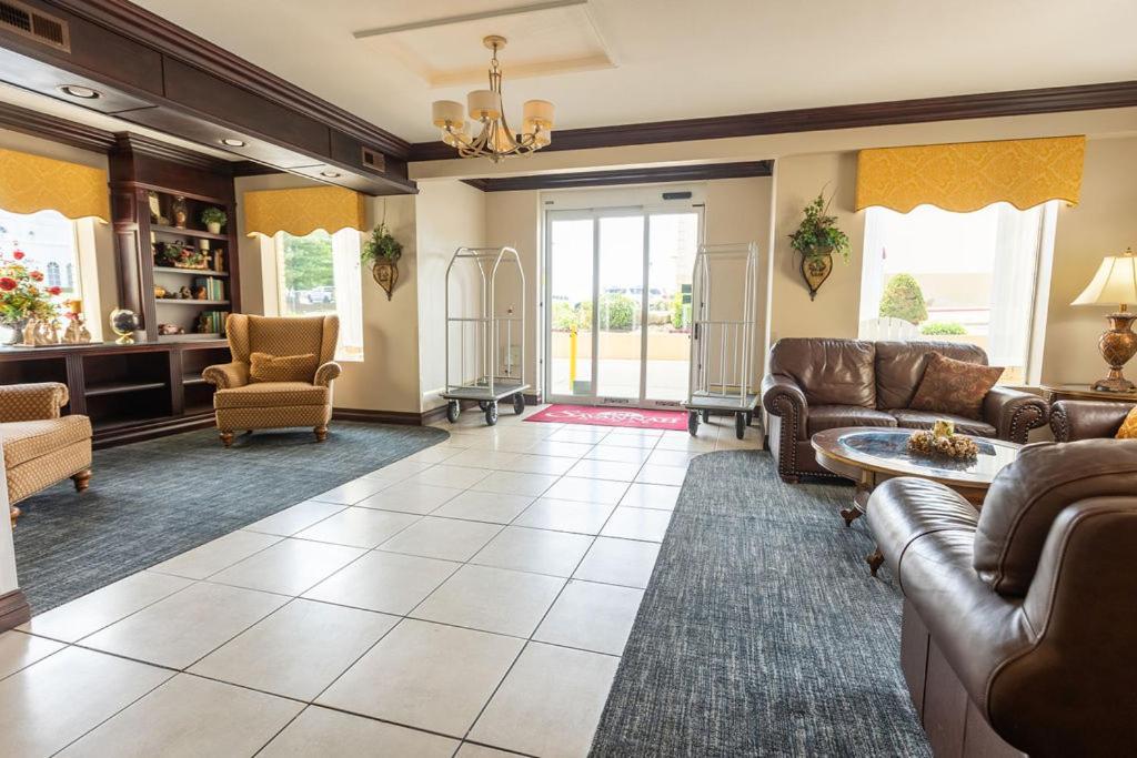 Savannah House 2*