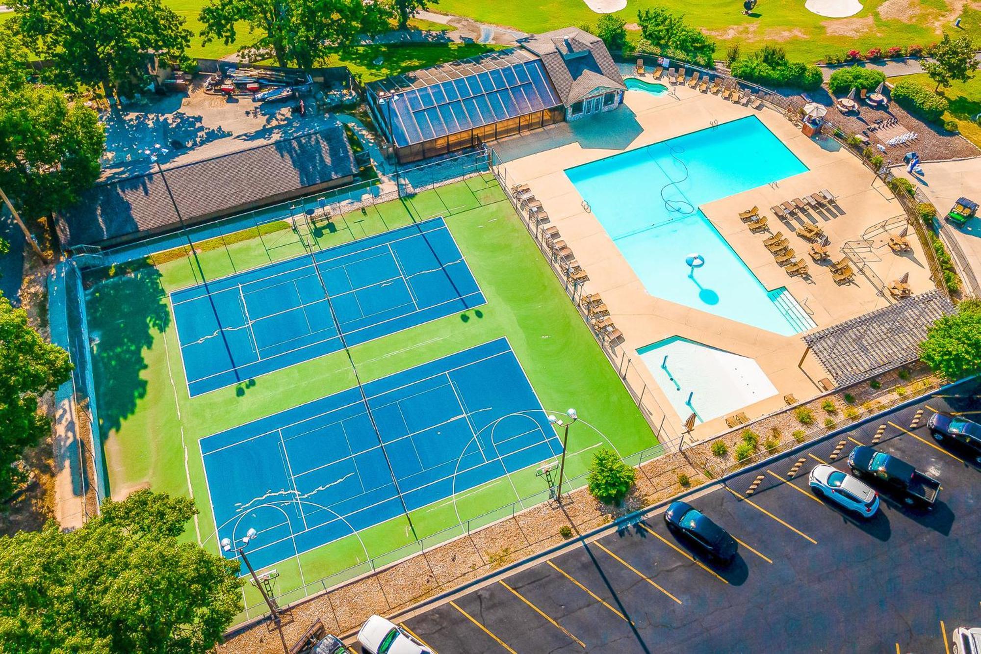 Lofty Retreat & Paradise Pointe *
