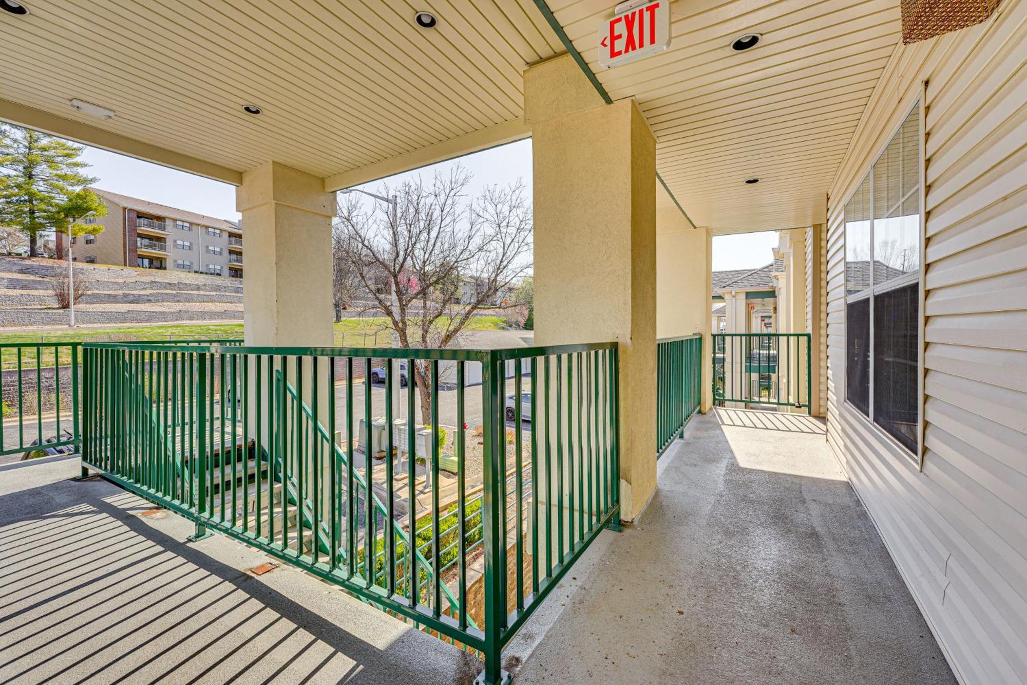 Apartment With Golf Course Views Walk To Strip! Branson