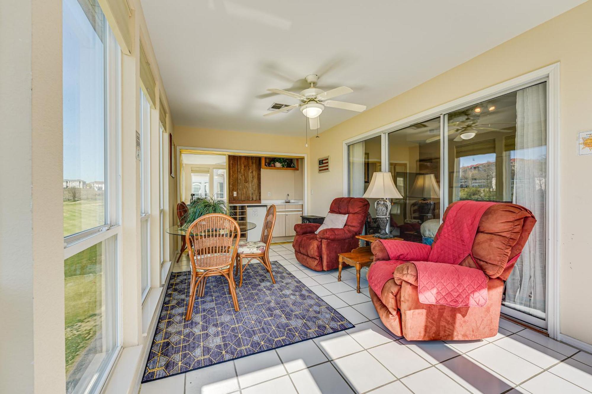 Apartment With Golf Course Views Walk To Strip! *