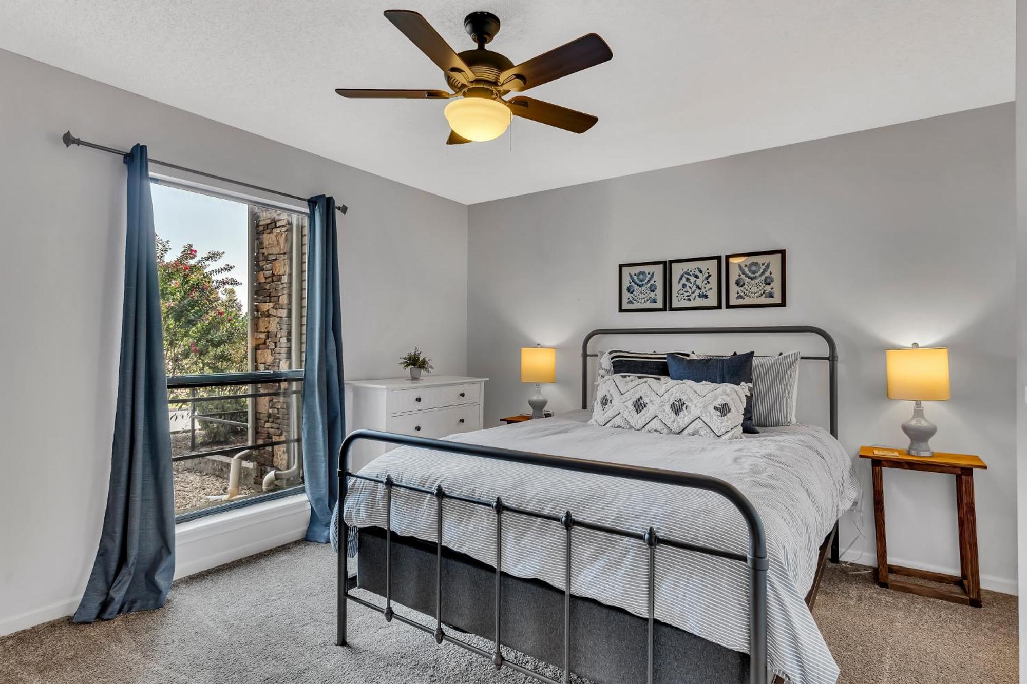 Bluff Retreat - Sleeps 6 - Heated Pool - Golf Apartment