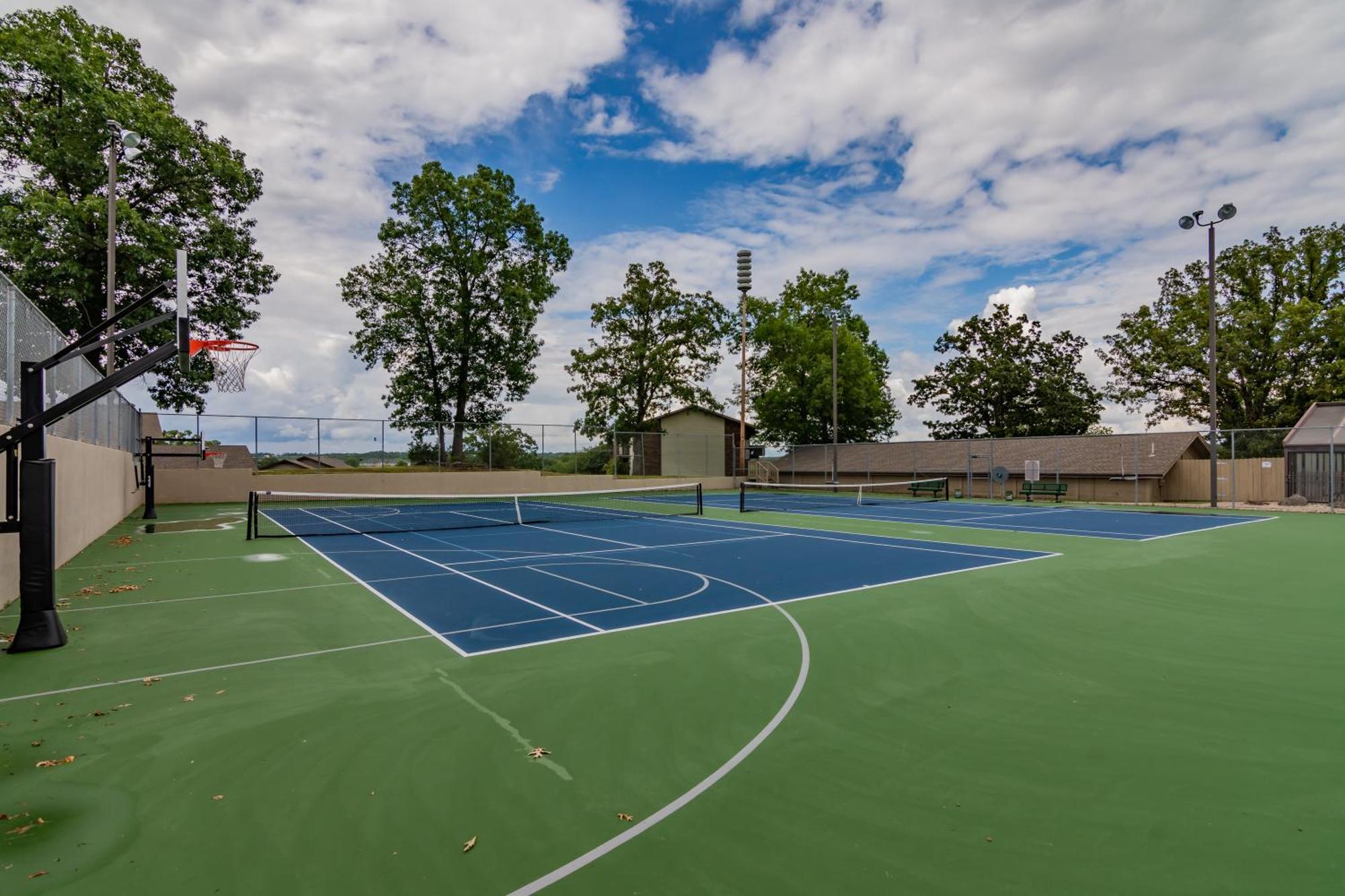 Apartment Bluff Retreat - Sleeps 6 - Heated Pool - Golf Branson