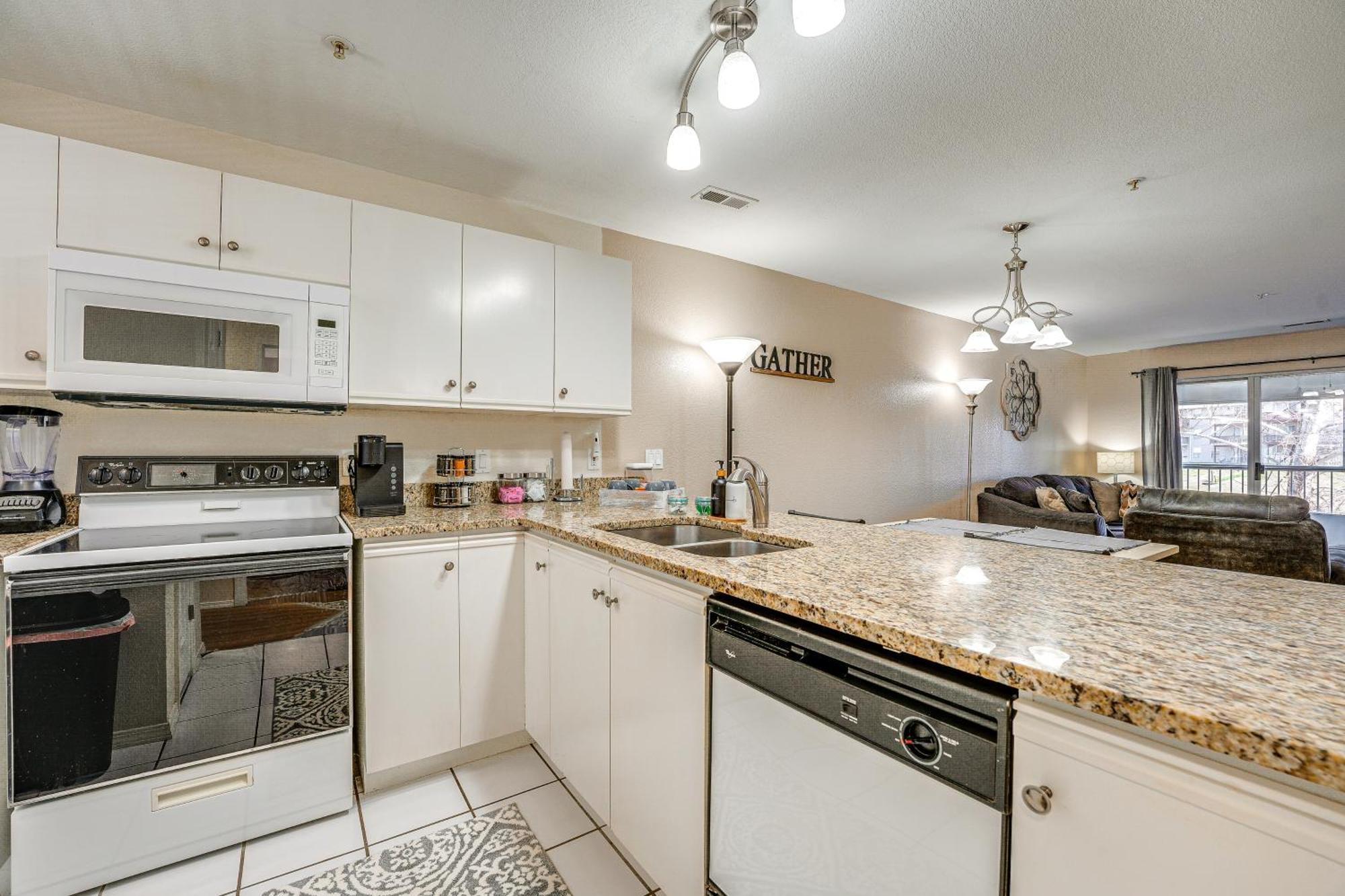 Apartment With Screened Porch 4 Mi To Lake!