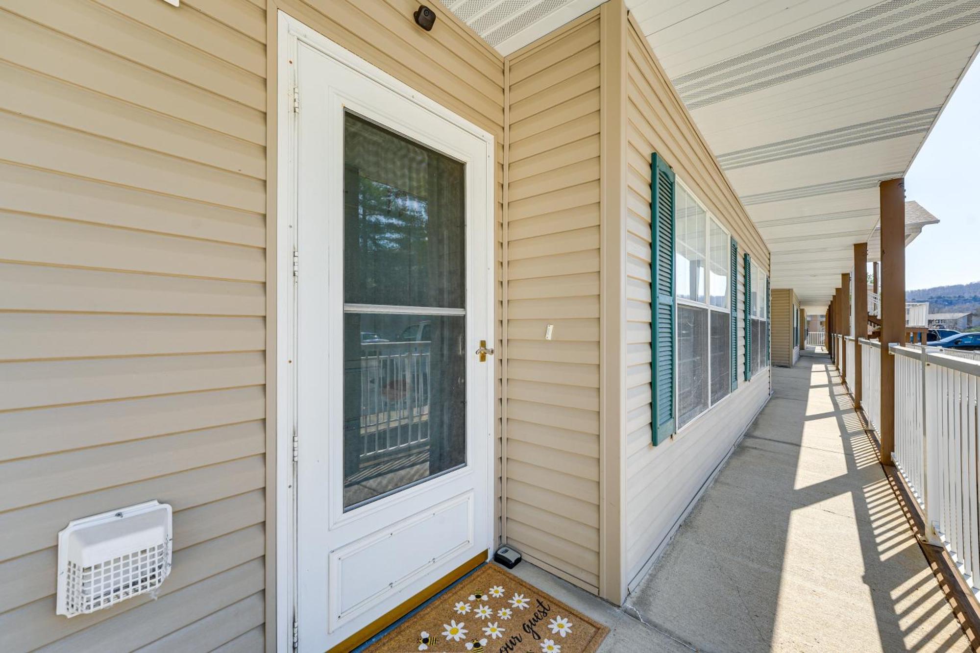 Apartment With Screened Porch 4 Mi To Lake!