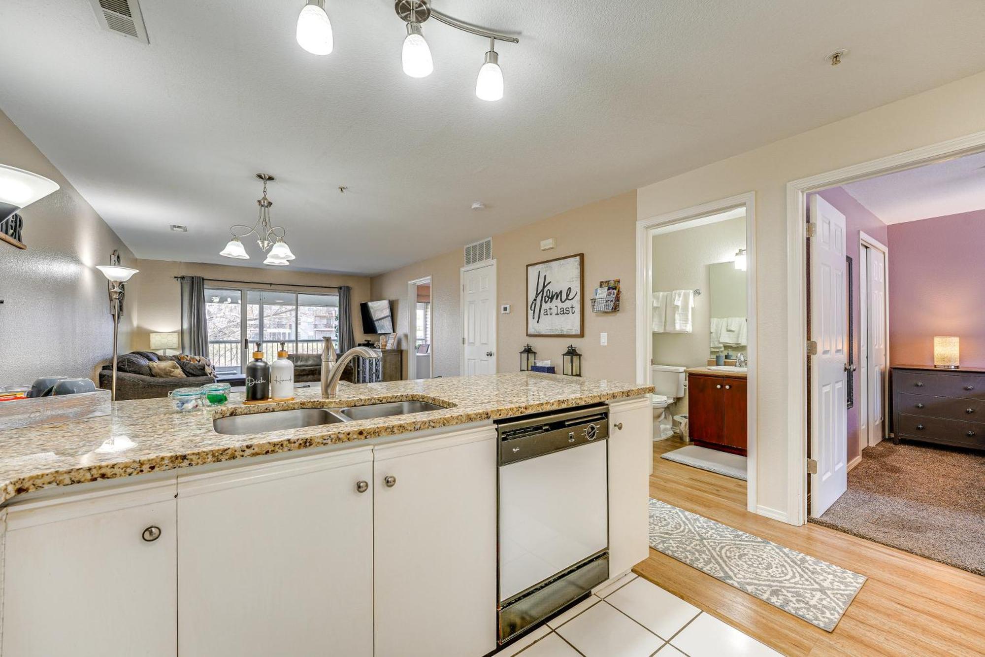 With Screened Porch 4 Mi To Lake! Apartment *