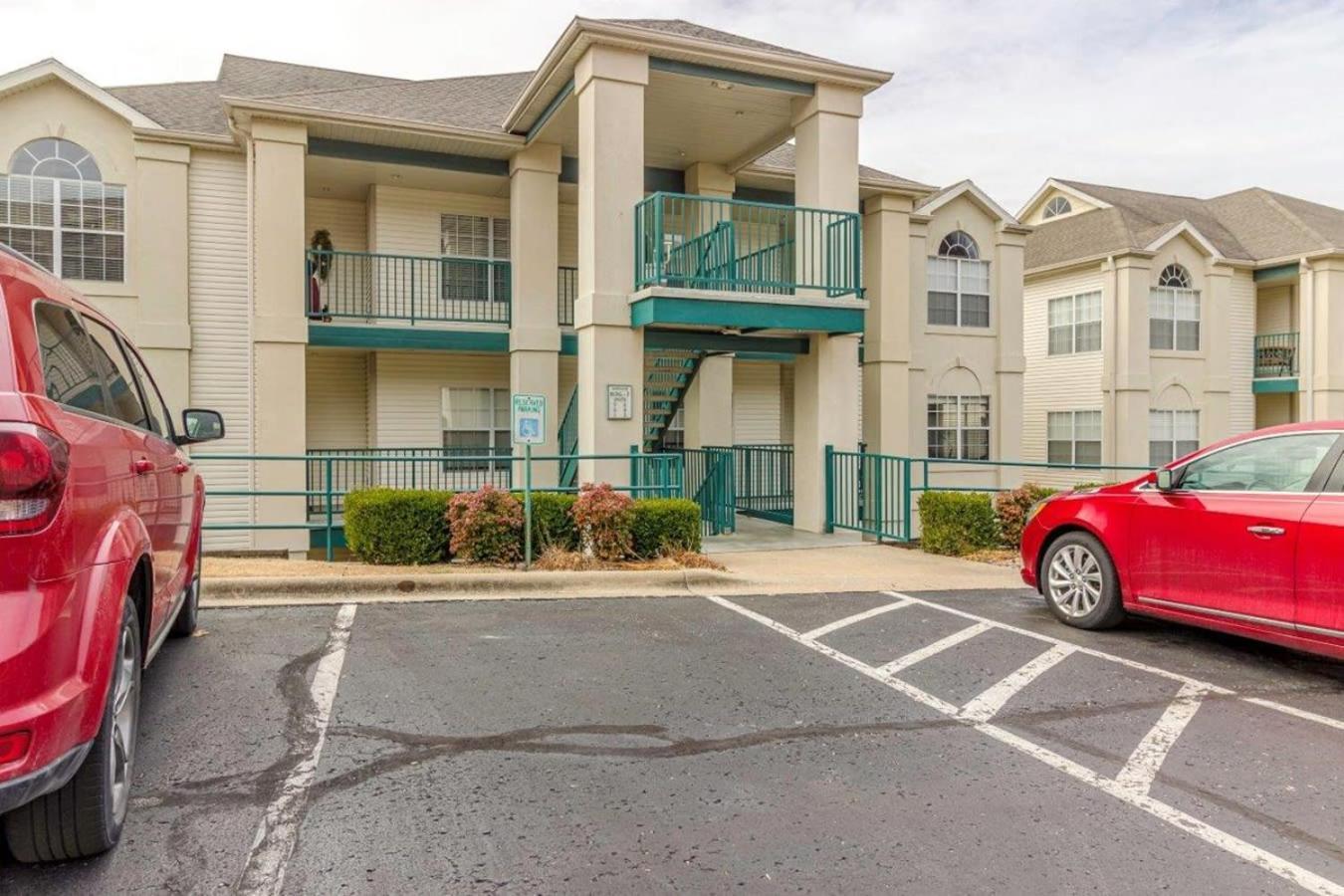 Updated Penthouse On Thousand Hills Golf Course With Views And Close To 76 *