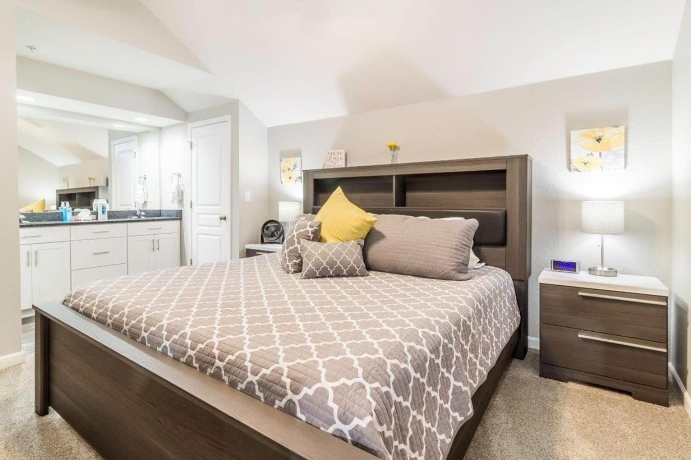 Updated Penthouse On Thousand Hills Golf Course With Views And Close To 76 Apartment *